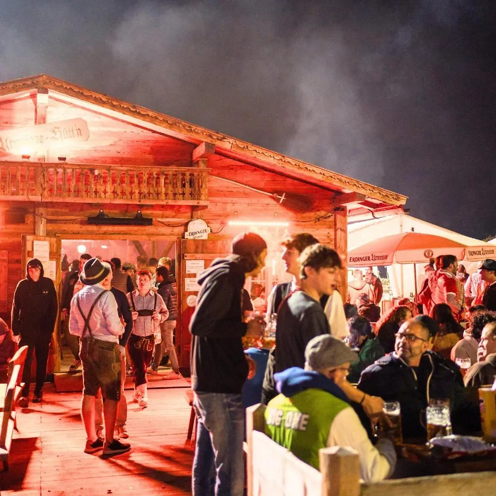 Oktoberfest Wiesn Camp Lodge München