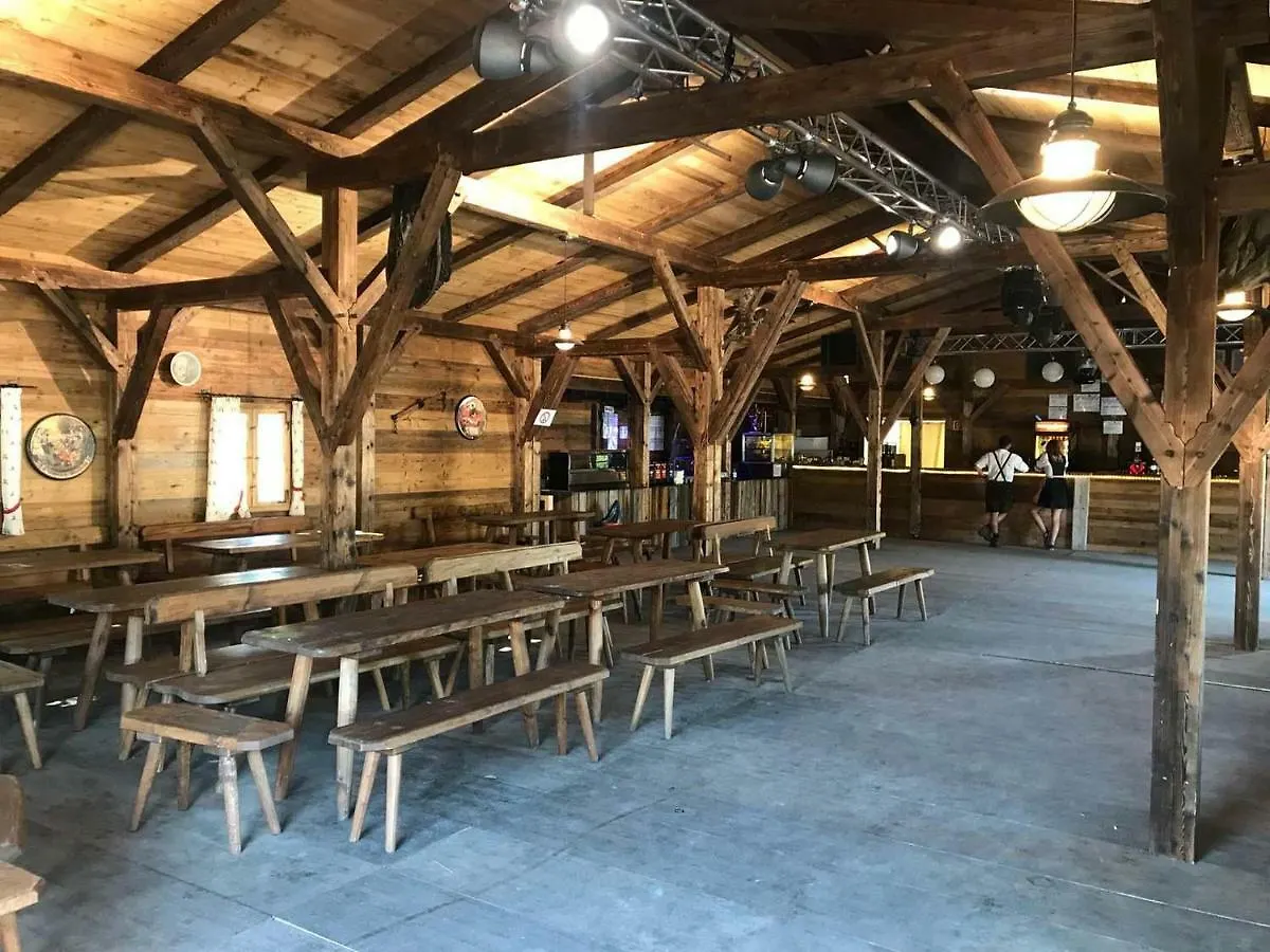 Oktoberfest Wiesn Camp Lodge München
